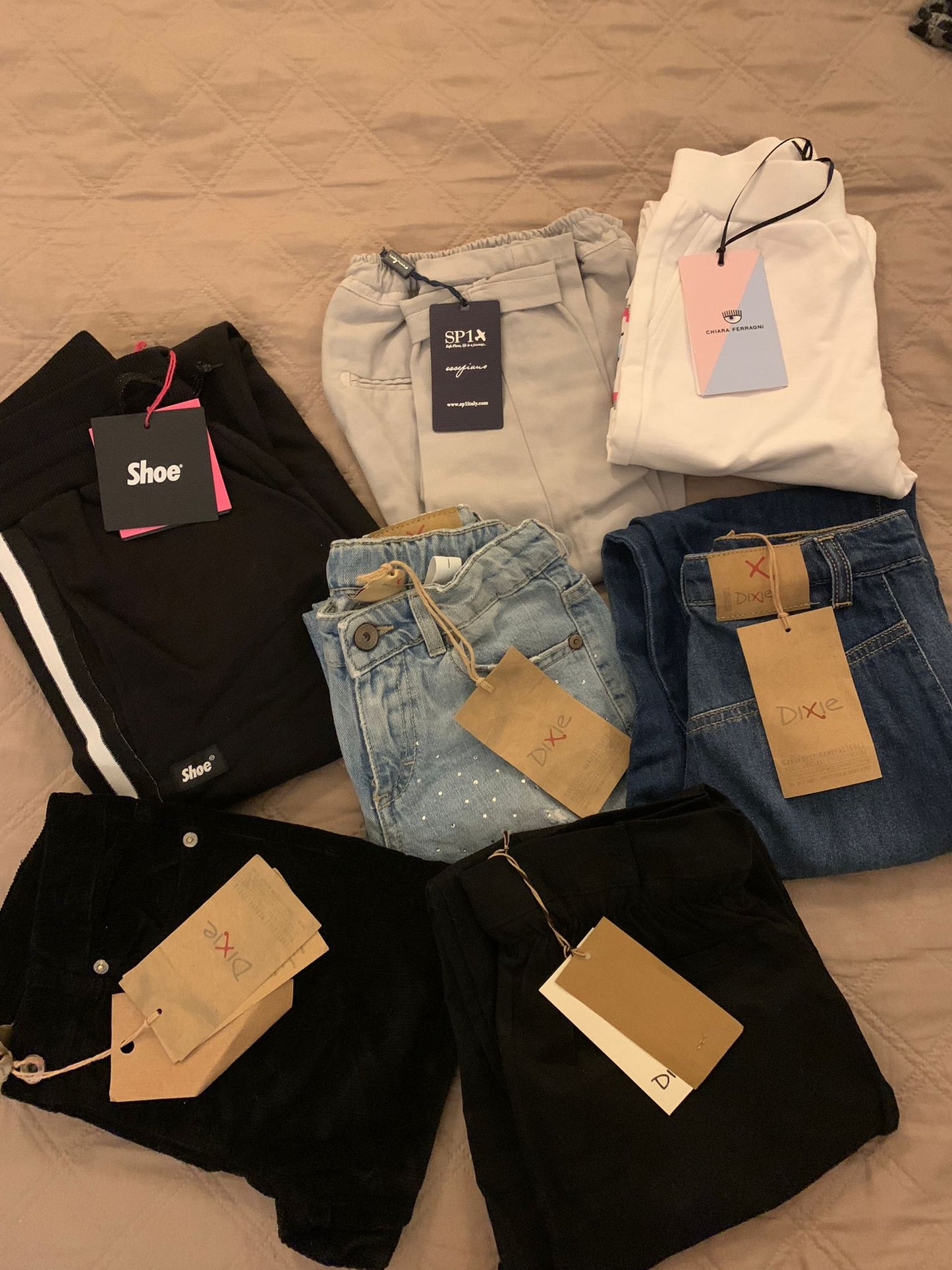 €12,00 al pezzo CHIARA FERRAGNI, MAGIL, MONNALISA, SUN68, MANILA GRECE, IL GUFO, ecc. stock abbigliamento bambini 313 pezzi - 70% A/I - 30%P/E - RIF. TV5981