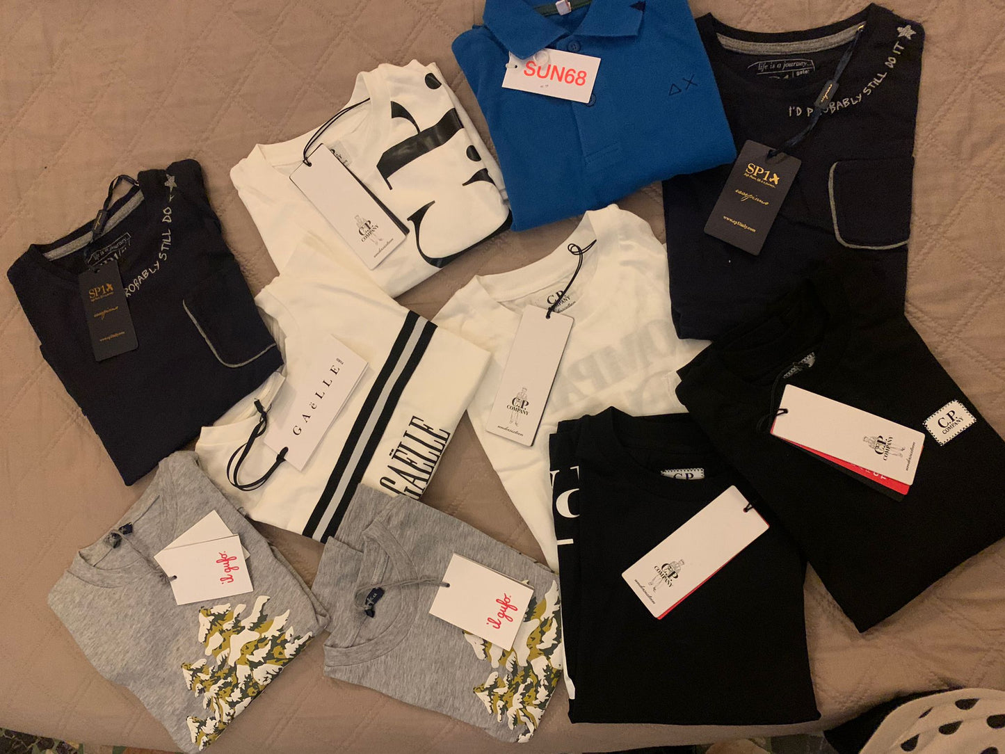 €12,00 al pezzo CHIARA FERRAGNI, MAGIL, MONNALISA, SUN68, MANILA GRECE, IL GUFO, ecc. stock abbigliamento bambini 313 pezzi - 70% A/I - 30%P/E - RIF. TV5981