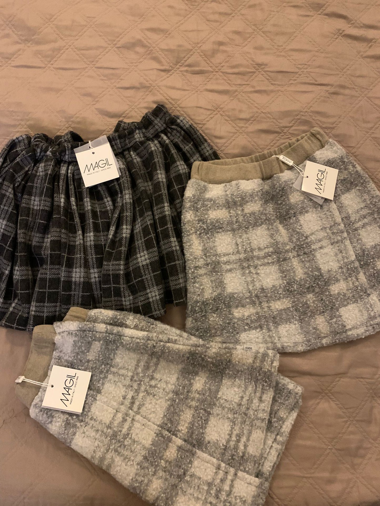 €12,00 al pezzo CHIARA FERRAGNI, MAGIL, MONNALISA, SUN68, MANILA GRECE, IL GUFO, ecc. stock abbigliamento bambini 313 pezzi - 70% A/I - 30%P/E - RIF. TV5981