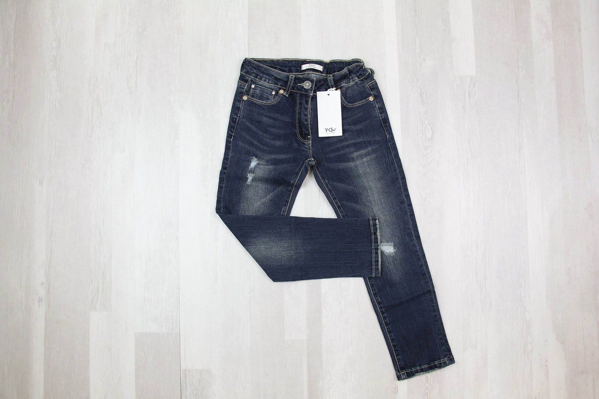 stock abbigliamento bambini - €6,50 al pezzo Y-CLU' 41 pezzi da bambino/bambina - A/I - RIF. 5929