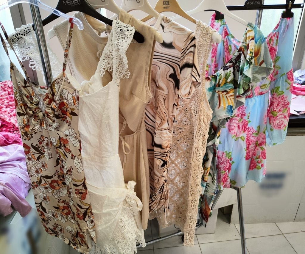 stock abbigliamento donna - €6,50 al pezzo TRES JOLIE, ELEN ecc. 101 pezzi stock abbigliamento e calzature donna -P/E - RIF. TV3958